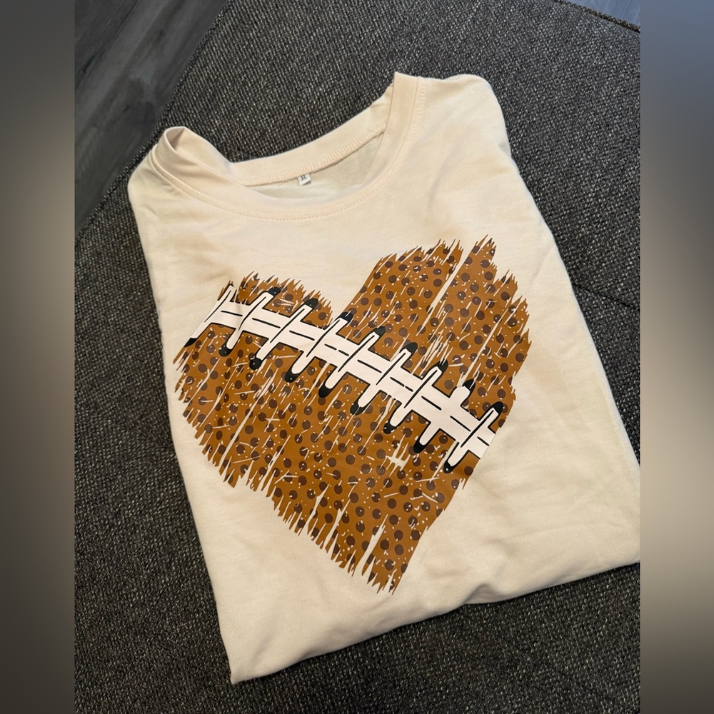 Football 🏈 Heart 🤎 Long Sleeve Graphic Tee - size XL - Picture 2 of 3